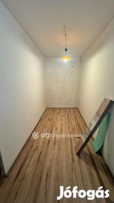 Pápai eladó 70 nm-es lakás