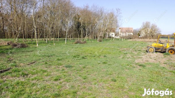 Pápán építési telek eladó