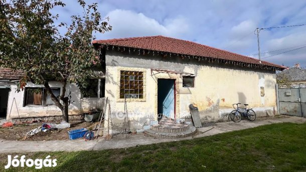 Pápateszéri 86 nm-es ház eladó
