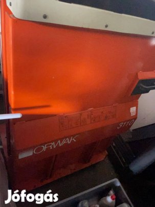 Papír és fólia bálázó Orwak 3110