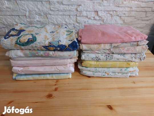 Paplanhuzat 13 db, Nagypárna 10 db, Kispárna: 34 db