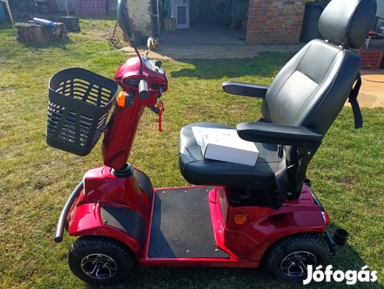 Pár Km fútott A képeken látható új állapotban Akkus Moped