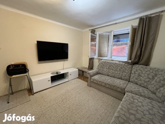 Pár lépésre a Széchenyi tértől, 2 szobás lakás eladó