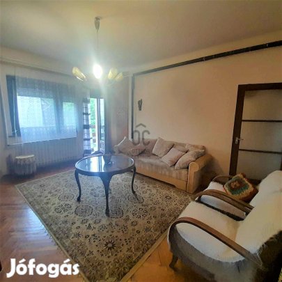 Pár száz méterre a Tatai tótól eladó, 200m2-es családi ház!