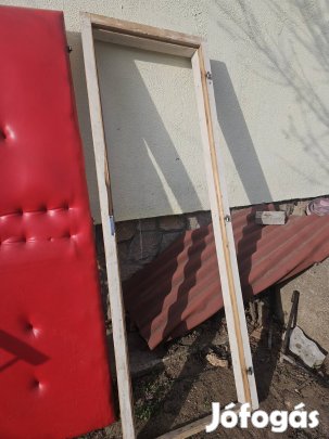 Párnázott beltéri ajtó eladó. 