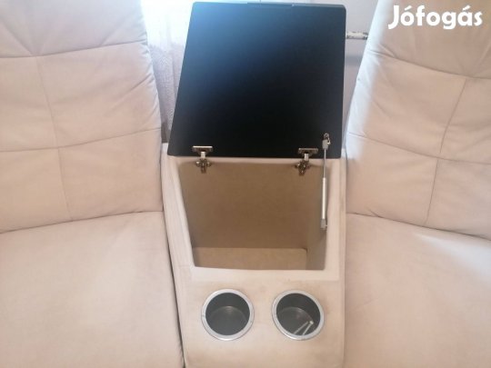 Páros fekvőfotel asztallal és pohártartóval kényelmes, jó állapot