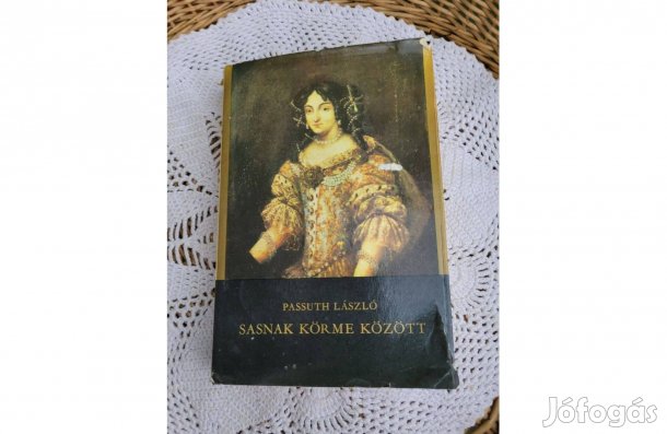 Passuth László Sasnak körme között