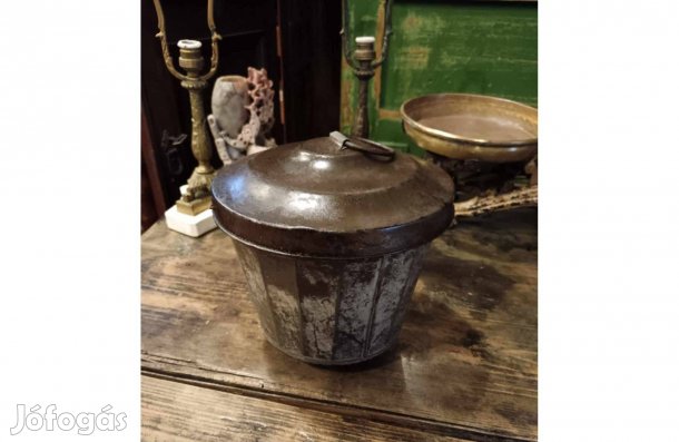 Pástétomos, vagy puding forma, régi patinás bádog konyhai tároló