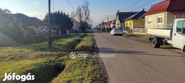 Pásztói 841 nm-es telek eladó