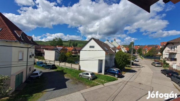 Patacs városrészen 3 szintes családi ház eladó!