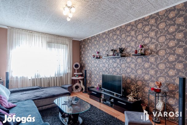 Patent lakás a lugasban