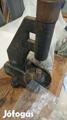 Patentoló, szegecselő