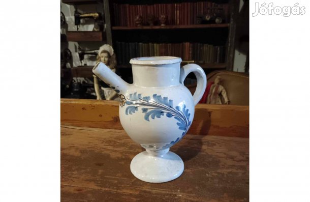 Patikai csőrös kiöntő, 19. sz. patikai fajansz,növényi ornamentikával