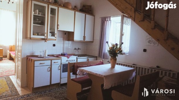 Patinás ház kiváló helyen Vásárhelyen