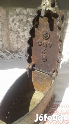 Patinás régi szenes vasaló 