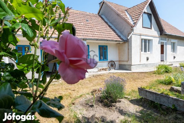 Pátkai eladó tégla családi ház