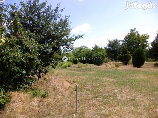 Pázmándi 700 nm-es telek eladó