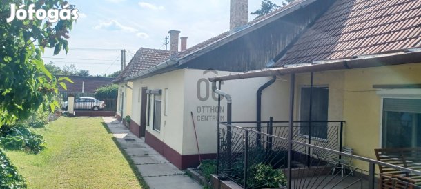 Pécel  Apácadomb városrészében  eladó udvari lakás!