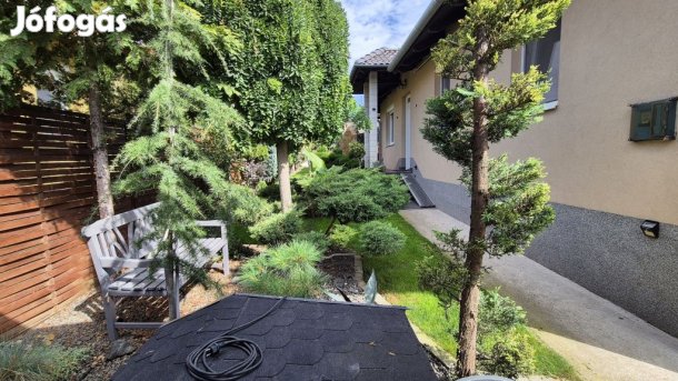 Pécel, Csatári Dűlő utca, 96 m2-es, ikerház, 2+2 szobás, kiváló