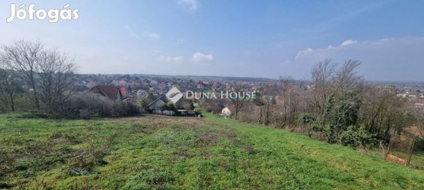 Péceli 1281 nm-es telek eladó