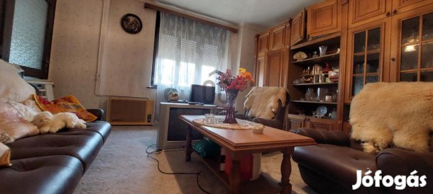 Péceli 85 nm-es ház eladó
