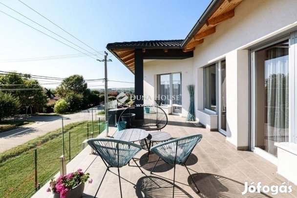 Péceli eladó 200 nm-es ház