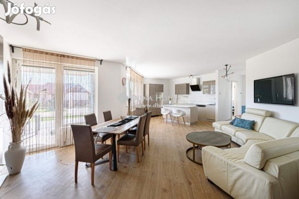 Péceli eladó 200 nm-es ház