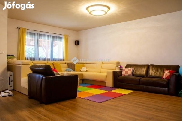 Péceli eladó 270 nm-es ház