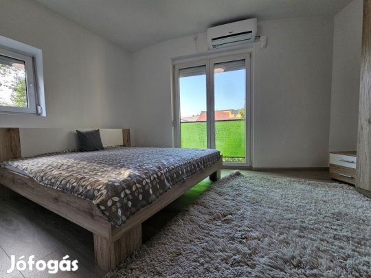 Pécs Belvárosában 2 szobás lakás kiadó !