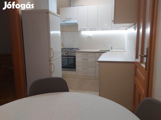 Pécs-Belvárosba, kiadó lakás, Június 1-től!.
