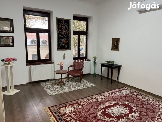 Pécs-Belvárosi lakás eladó.