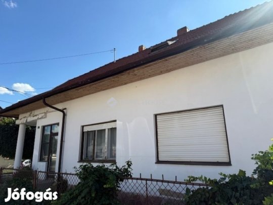 Pécs Egyetemvárosban két generációnak alkalmas családi ház eladó