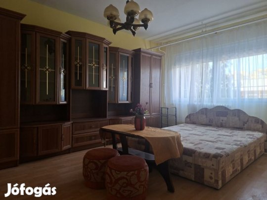 Pécs Enyezd utcai Földisznti Ingatlan eladó