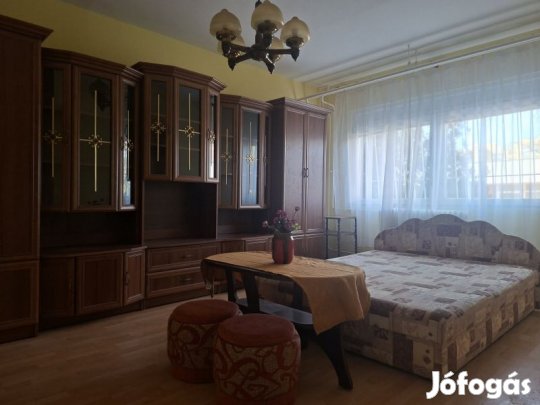 Pécs Enyezd utcai Földisznti Ingatlan eladó