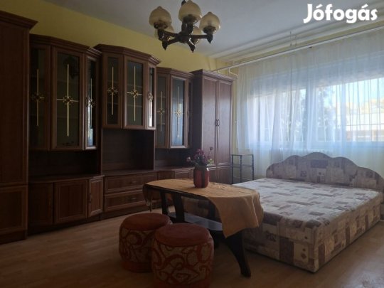 Pécs Enyezd utcai Földisznti Ingatlan eladó