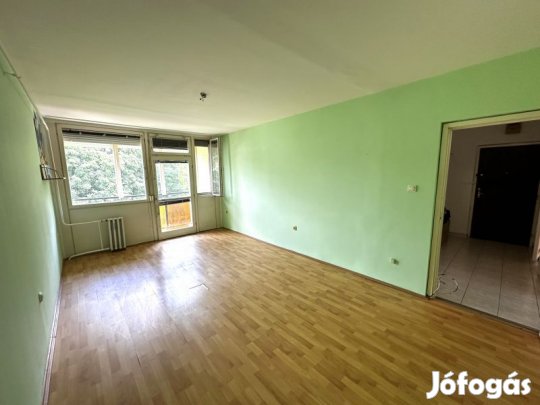 Pécs-Kertváros csendes részén 52 m2-es lakás eladó!