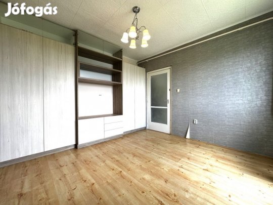 Pécs-Kertváros csendes részén 52 m2-es lakás eladó!