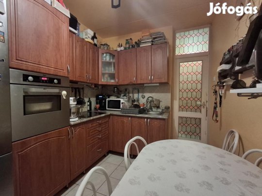 Pécs Kertvárosában, Rózsadombon 2,5 szobás első emeleti  57m2 lakás vá