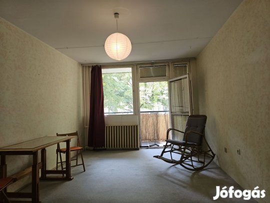 Pécs-Kertvárosban 3 szobás lakás eladó !