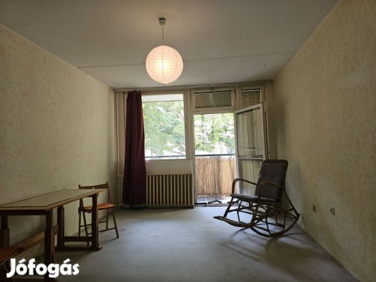 Pécs-Kertvárosban 3 szobás lakás eladó !