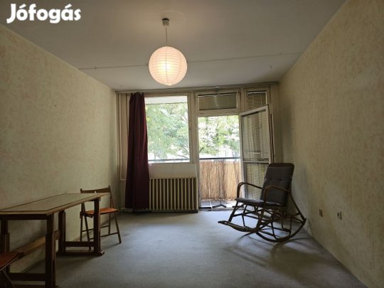 Pécs-Kertvárosban 3 szobás lakás eladó !