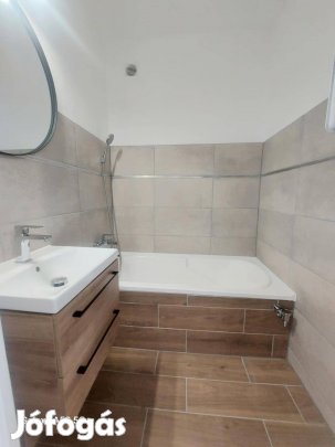 Pécs Kertvárosi 3 szobás erkélyes 2. emeleti lakás