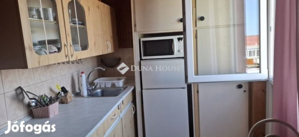 Pécs-Maléter-úttól messzebb-2 szobás-erkélyes