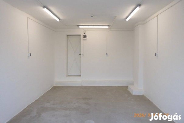 Pécs Mecsekoldali 17 m2 garázs, társasház aljában, tulajdonostól eladó