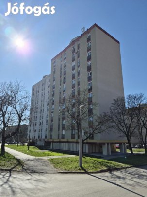 Pécs Orvosi egyetem közvetlen közelében 2 szobás laks eladó