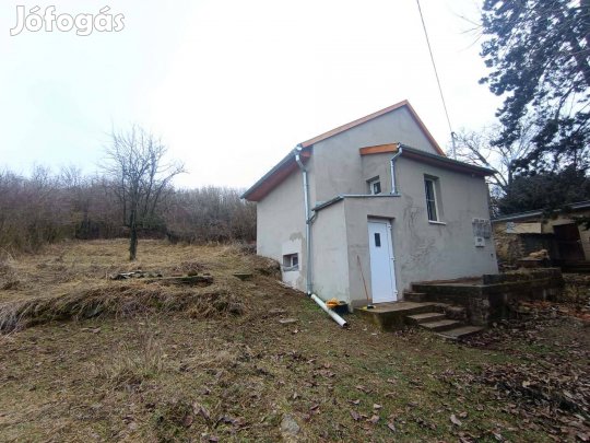 Pécs-Szabolcsfalun két szintes ház eladó