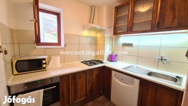 Pécs Szigeti úton eladó földszinti téglalakás
