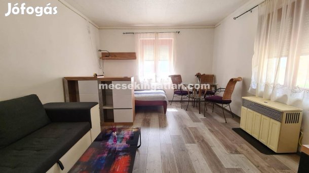 Pécs Szigeti úton eladó földszinti téglalakás