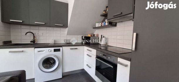 Pécs-Tettye-újszerű-kertkapcsolatos-garázs lehetőséggel!