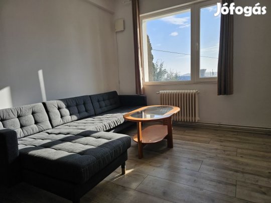 Pécs Tettyén 193m2-es kertes ingatlan eladó